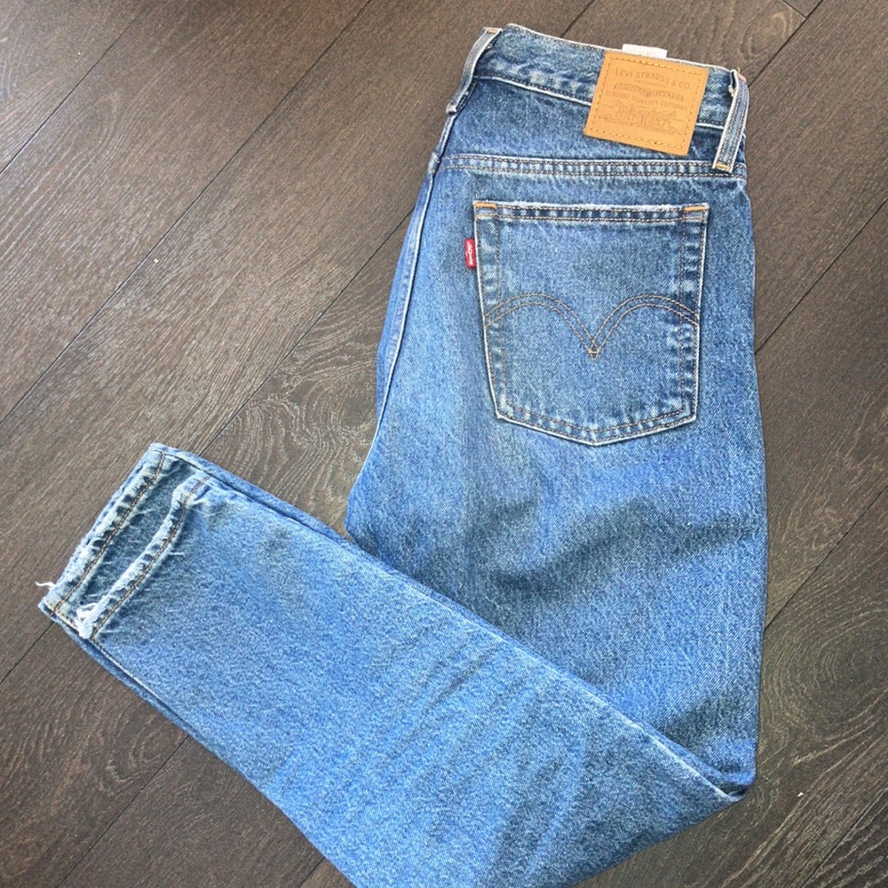 Classic Blue Levi’s Straight Jeans with Distressed Details wedgie jeans